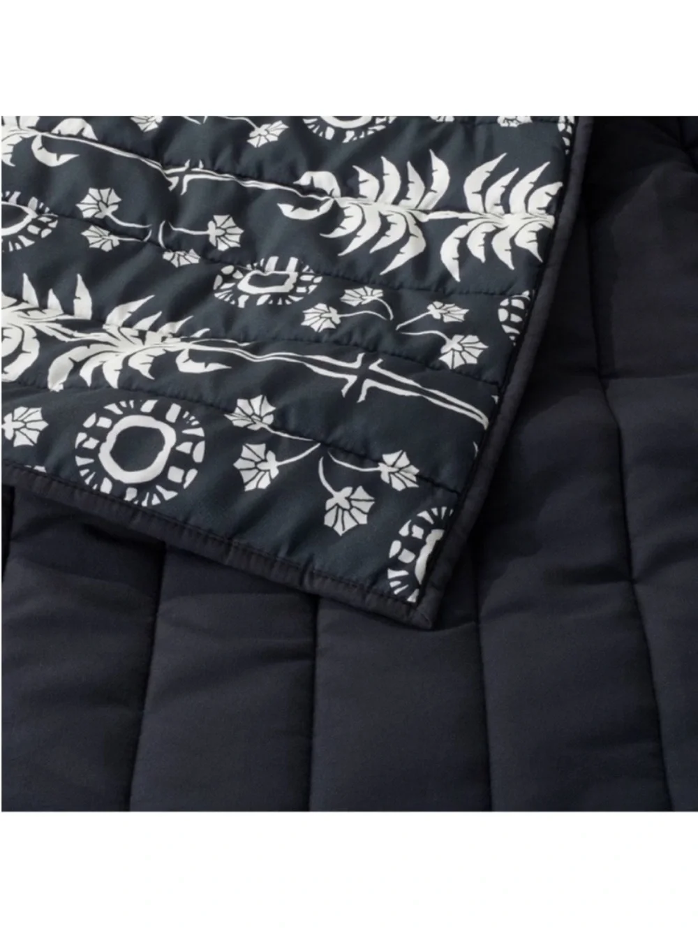 Opalhouse Jungalow F/Q Palm Frond Printed Quilt, 88” x 92” . Price is Firm